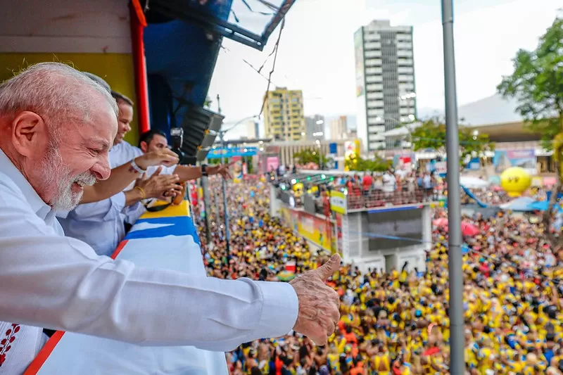 TSE analisa possível propaganda irregular após desfile em homenagem a Lula na Sapucaí